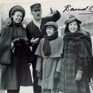 Signed THE RAILWAY CHILDREN 8x10 / BERNARD CRIBBINS (d.2022) & Sally Thomsett